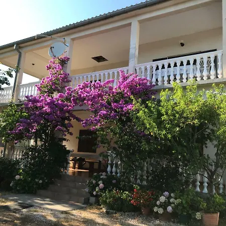 Apartment Apartman Mila *