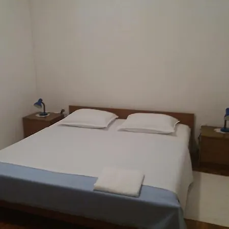 Apartment Apartman Mila Seline